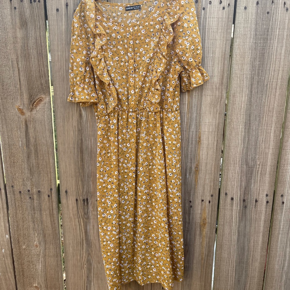 Modest yellow dress